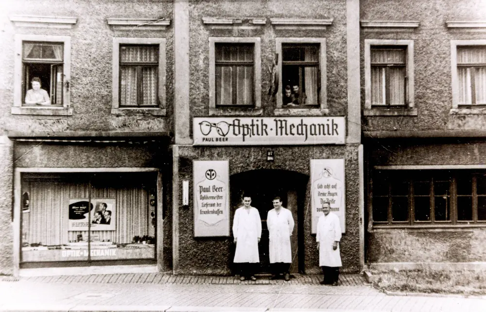 Historische Aufnahme des Optikgeschäfts „Optik-Mechanik Paul Beer“